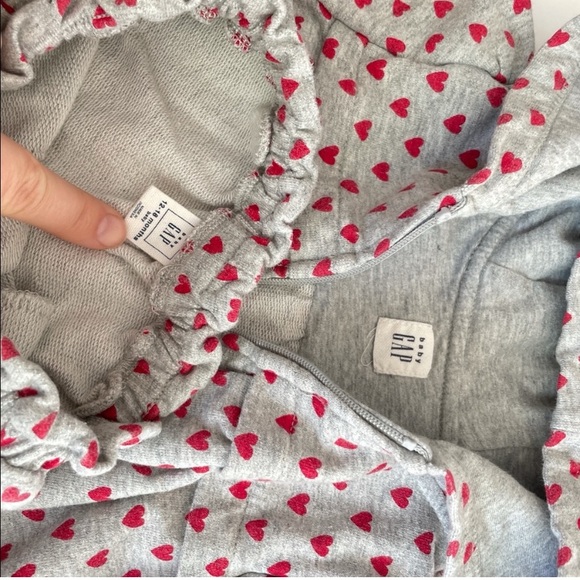 ❤️❤️Gap heart outfit❤️❤️ - Picture 2 of 6